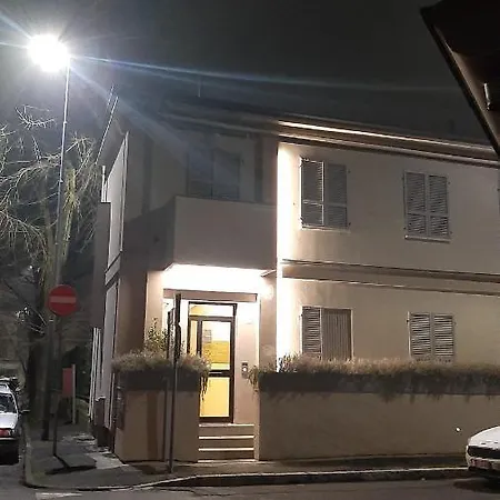 Locazione Turistica Corner 20 Zona Clinica פיאצ'נצה